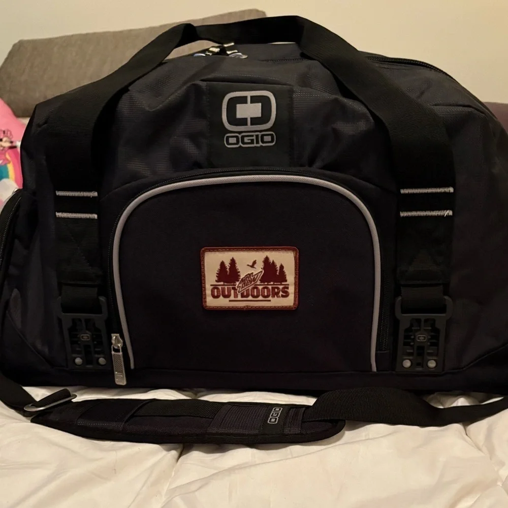 OGIO LARGE DUFFEL BAG GYM BAG TRAVEL BAG NEW